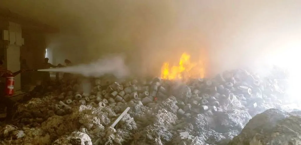  Sudden fire in co-operative spinning .. machines, threads, cotton burning